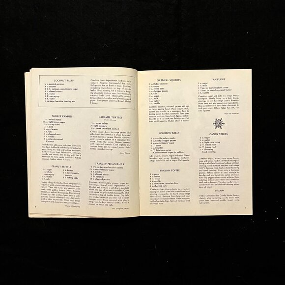 3 – Vintage “Ideals’ Christmas Books - Picture 10 of 11